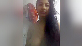 Today Exclusive- Sexy Desi Girl Showing Her Boobs