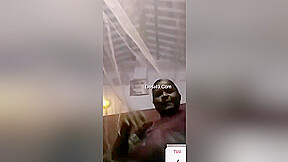 Today Exclusive -desi Aunty Shows Her Boobs To Lover On Video Call 2