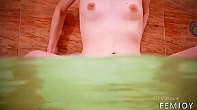 Tora Reeves Splash