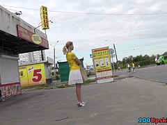 Upskirt movie presents really amazing bubble butt