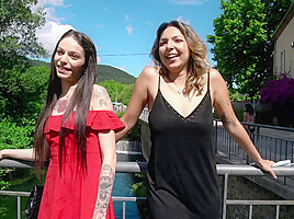 Very hot weather in Solliès-Pont (83) with Caro and Clara!