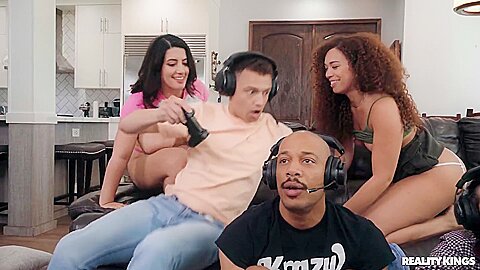 Willow Ryder, Sarah Arabic – Fucking With The Gamers – Hotgirlsgame