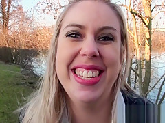 anais blonde au gros seins ,me suce dehors malgres le froid une vrai salope