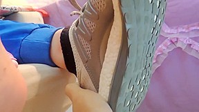 chinese student 18+ feet