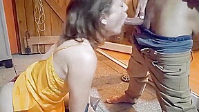 ecoutez comment cette chienne réclame de la bite