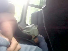 exitado con chica en el bus