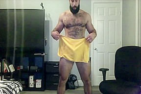hairy muscle bear takes dildo on cam