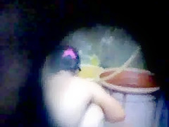 indonesia- ngintip tante mandi