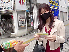 0001817_巨乳のニホン女性が大量潮ふきするガン突き素人ナンパ絶頂のセックス