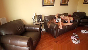 teen 18+ Licking Les Pussy
