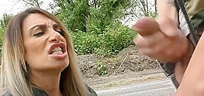 vas y crache moi ton jusdans la bouche
